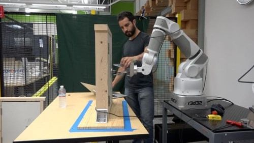 روبات‌های گوگل به یکدیگر مهارت‌های جدید را یاد میدهند