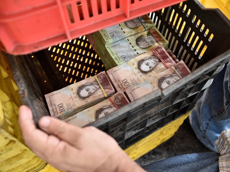 رئیس جمهور ونزوئلا از حذف سه صفر از پول رایج کشور خبر داد