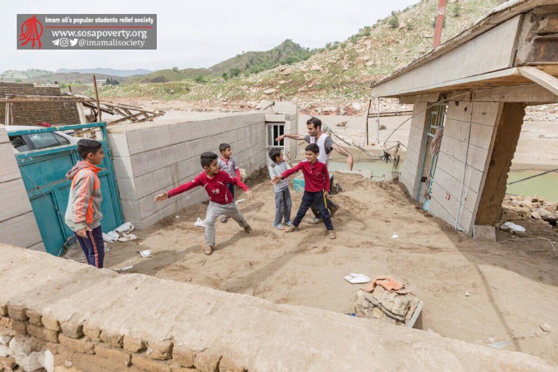 🍀 بازی داوطلب جمعیت امام علی با کودکان در محله‌ی چم بالا در (۹۸/۰۱/۲۲) …🆔