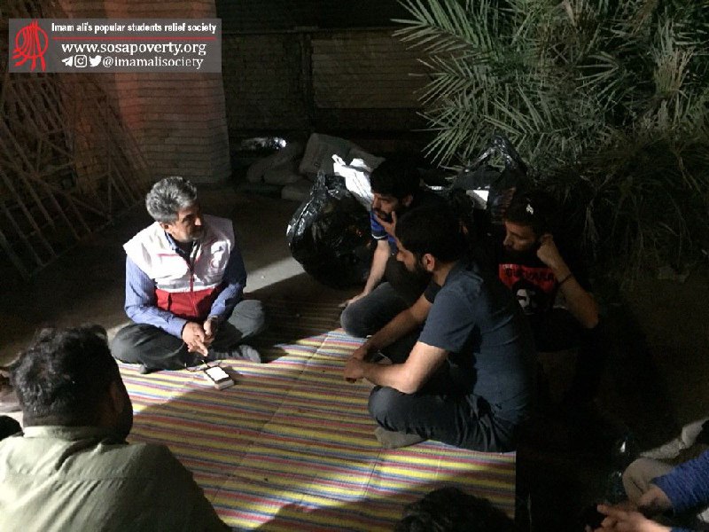 📌دیدار و جلسه‌ی دکتر خدادادی، رییس سازمان هلال احمر خوزستان، با اعضای ستاد اهواز جمعیت امام علی برای کمک به سیل‌زدگان در در محل ست