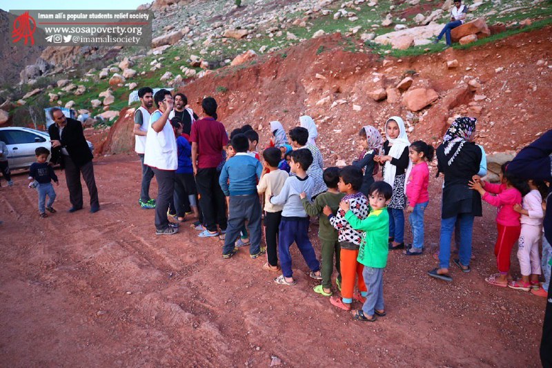 🍀خاک سرخ این سرزمین، به بهار نگاه کودکانش، دوباره سبز خواهد شد …📷 عکس از بازی با کودکان محله‌ی دروازه هیو در توسط اعضای جمعیت امام