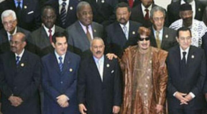 عکس بدیمن سران اتحادیه عرب. تمام پنج رئیس‌جمهور ردیف اول ظرف چند سال اخیر سرنگون شدند