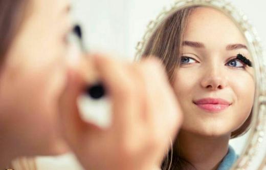 نتایج یک مطالعه: یک زن بطور متوسط روزانه ۲۲دقیقه صرف رسیدگی به ظاهر، چهره و موهای خود می‌کند