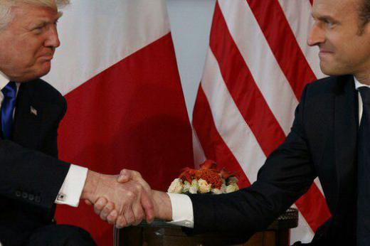  ماجرای دست دادن رئیس جمهور جوان فرانسه با همتای آمریکایی خود