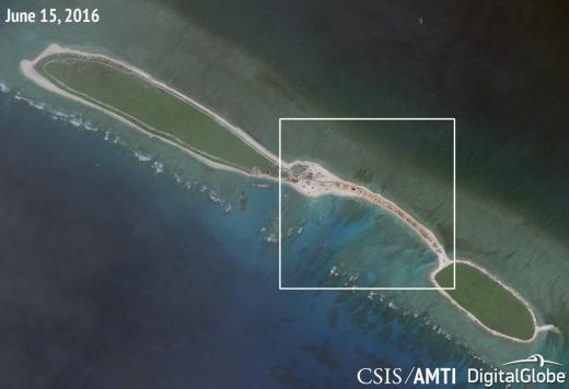 تصاویر جدید ماهواره‌ای تحرکات نظامی ارتش چین در دریای چین جنوبی است. اقتصاد در گذر زمان: