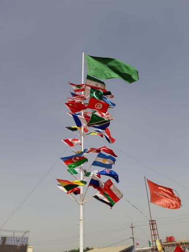 پرچم کشورهای شرکت کننده در پیاده روی اربعین