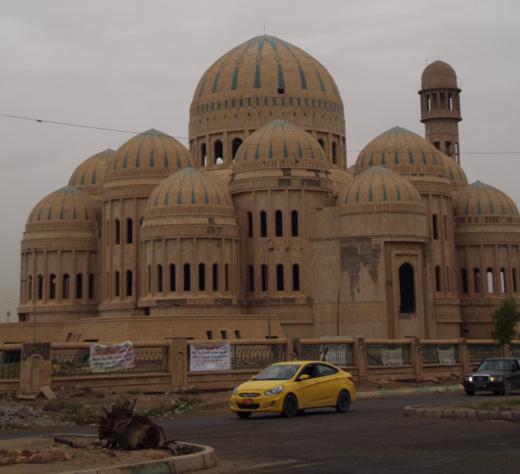 مسجدی که صدام ساخته و ویرانی کمتری داشته