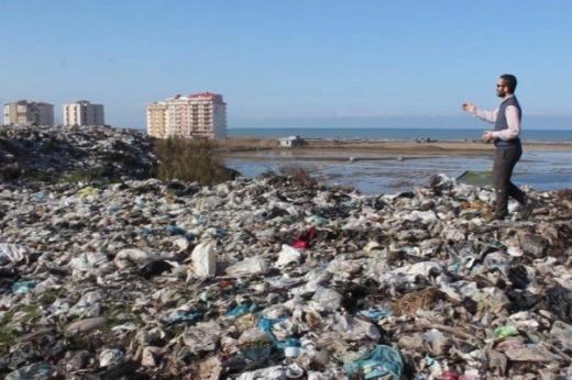 تارنمای گاردین: هر دقیقه یک کامیون زباله به دریاها ریخته می‌شود! عکس مربوط به سواحل مازندران است