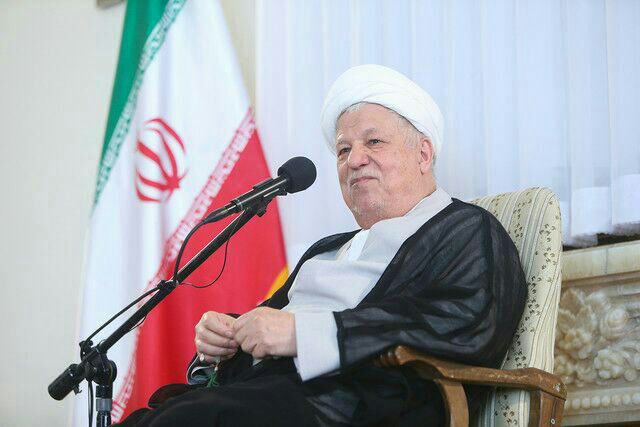 آیت الله هاشمی به دلیل عارضه قلبی ساعتی پیش در یکی از بیمارستان‌های تهران بستری شد …محمد هاشمی در گفت‌وگو با رسانه‌ها این خبر را ت