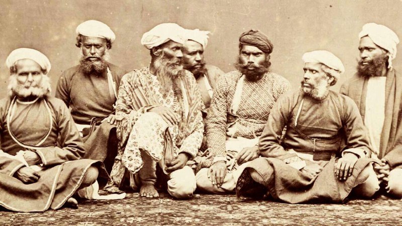 ها شبکه اى از قاتلین حرفه‌ای هندى در قرن ۱۹ بودند که مرگبارترین آیین بشری را داشتند و نزدیک به ۲ میلیون کشته به دست این آیین انجام
