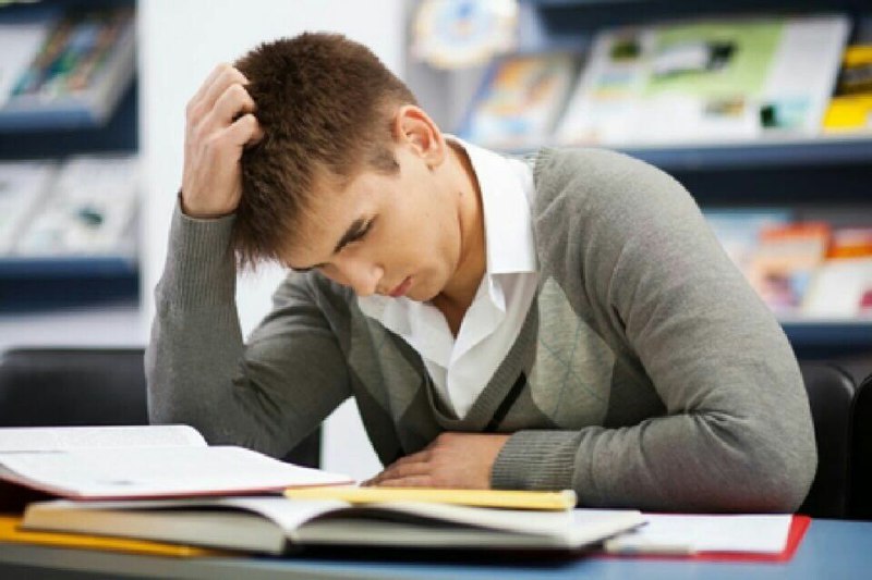 💥چرا هرگز نباید هنگام مطالعه سرتان را به پایین خم کنید؟