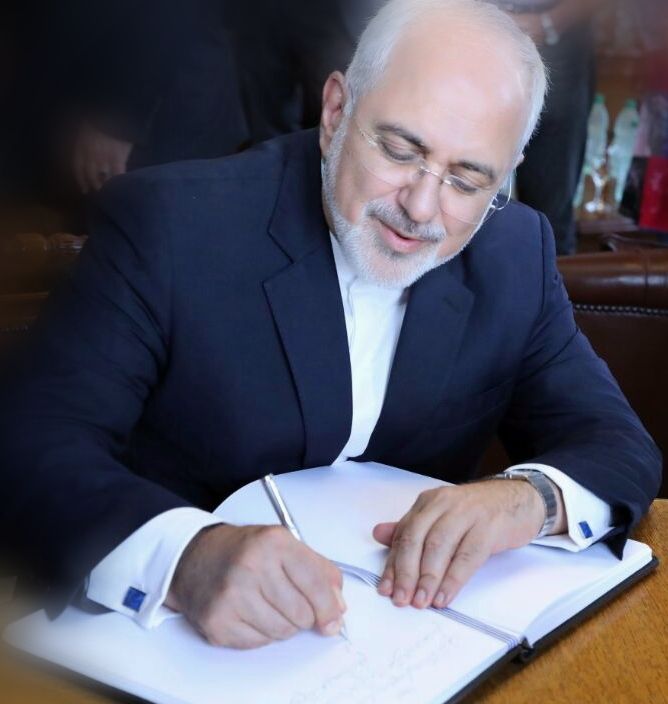 دکتر محمد جواد ظریف در پیامی خطاب به سرکار خانم دکتر رزاقی آذر از اقدام شایسته ایشان در دفاع از هویت ملی و تاریخی خلیج فارس قدردان