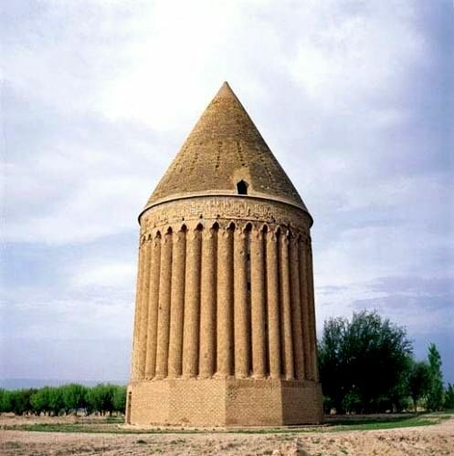برج رادکان مشهد تنها برجی است که توانایی تعیین چهار فصل، سال کبیسه و آغاز نوروز را دارد