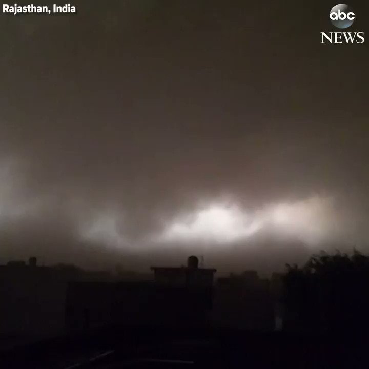 شدید در هند صحنه‌های ویرانی از خانه‌های فروریخته، درختان از ریشه برآمده و دستکم ۹۱ کشته برجاگذاشت …دولت هند اعلام کرد طوفان شن در 