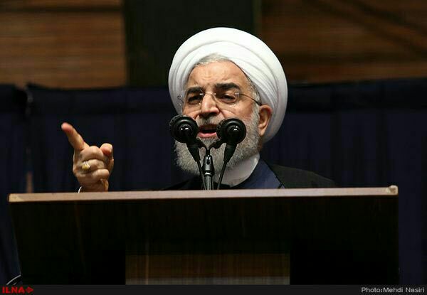 روحانی در مراسم رژه روز ارتش: