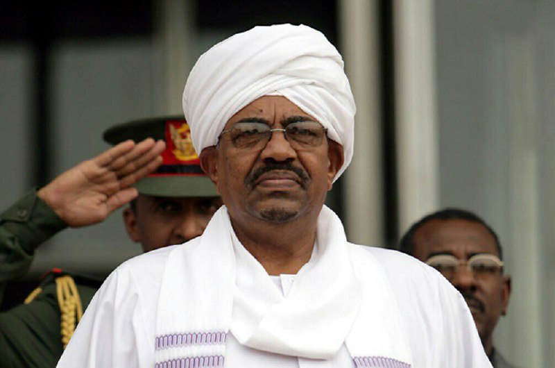 حکومت سودان سقوط کرد؛ عمر البشیر پس از سی سال زمامداری برکنار و دستگیر شد، وی اکنون در حبس خانگی است …