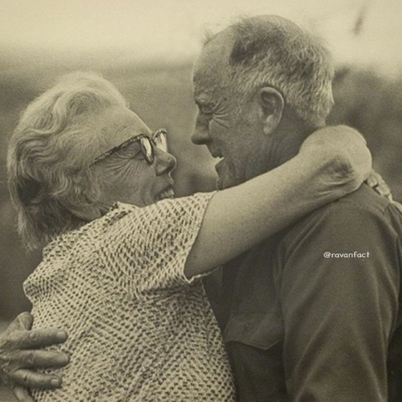تحقیقات نشان می‌دهد روابطی که به مدت طولانی ادامه می‌یابد و حتی دو طرف در سنین پیری هم از رابطه شان راضی هستند معمولا دو ویژگی مهم