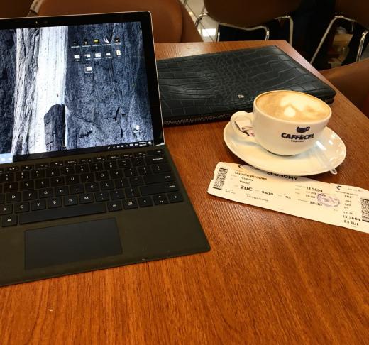یک‌بار نشد با این آتا‌ایرلاین سفر کنم، تاخیر نداشته باشه 🤪✈️