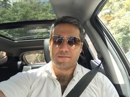 هنوزهم پنجشنبه‌ها ظهر که میشه، یاد دوران کودکی و با مادر رفتن به بازار تجریش و خوردن کباب و ریحون تو‌ کبابی کنار امام‌زاده صالح می