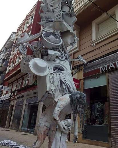 یک زن, بدون توضیح بیشتر.. شهر Torrelavega، منطقه Cantabria، شمال اسپانیا