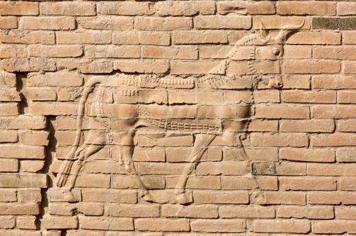 نمادهایی از اسب شاخدار که بر روی دیوارها و دروازه شهر بابل زیاد به چشم میخوره