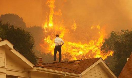 آنتونی گیدنز: انسان‌ها زمانی به طبیعت ایمان آورده اند که در آستانه نابودی است …عکس مربوط به آتش سوزی کالیفرنیاست …ساحت زیست