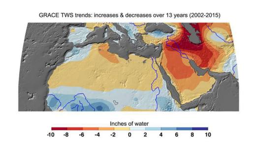نقشه میزان تغییرات ذخیره‌ی آب شامل برف، چشمه‌ها و منابع زیر زمینی در ١٣ سال از برنامه‌ی GRACE/میزان کاهش در ایران هشدار دهنده است