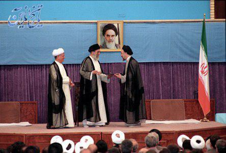  مرداد ۱۳۷۶/ تهران/ حسینیه امام خمینی/ تنفیذ حکم ریاست جمهوری حجت‌السلام سید محمد خاتمی